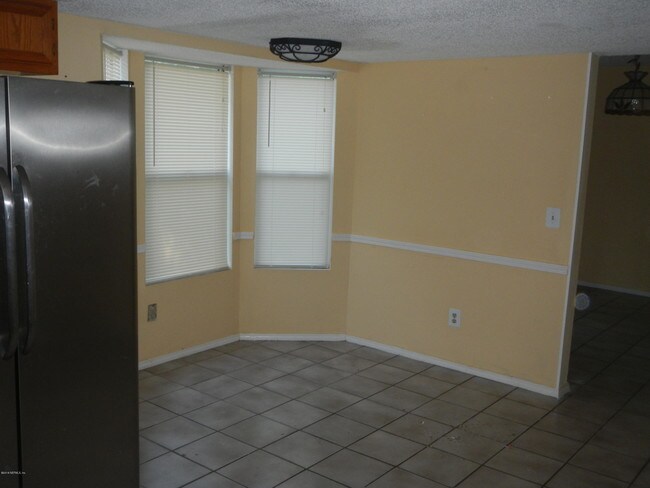 Building Photo - 517 Tuxedo Ct