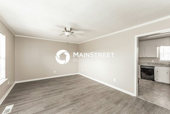 Building Photo - 3 Bedroom Pet-Friendly Home in Birmingham, AL with Main Street Renewal