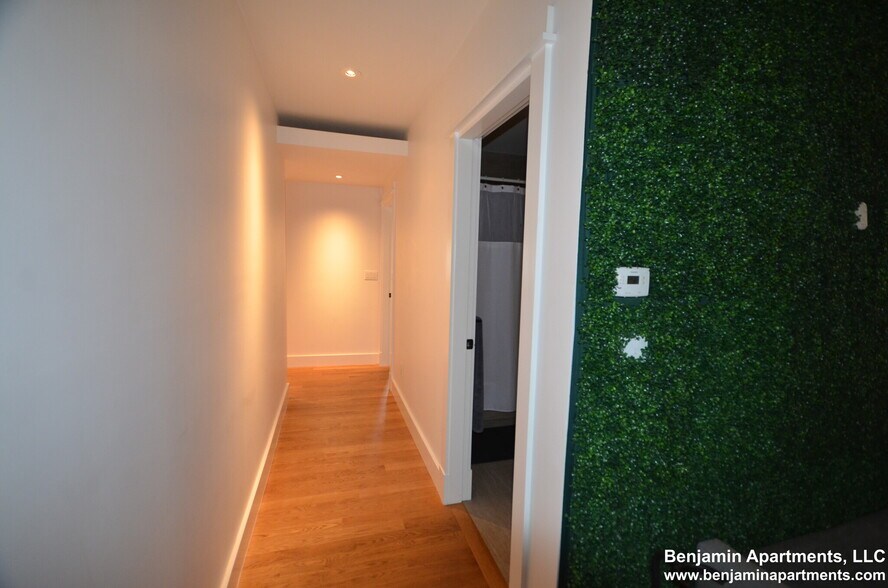 Building Photo - 15 Elmira St