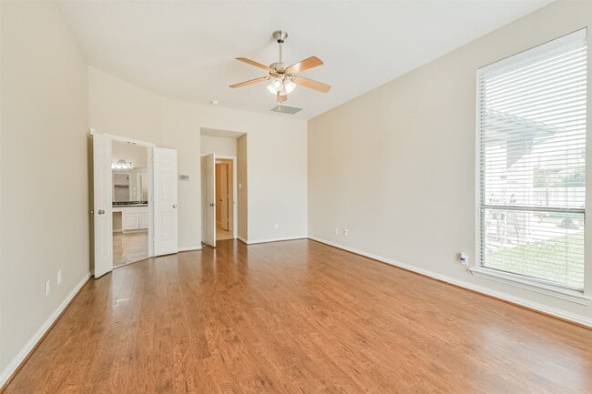 Building Photo - 8902 Lilac Springs