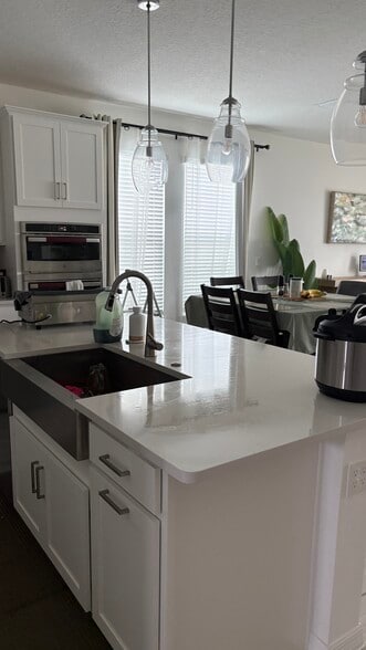 Kitchen - 500 SE Ranch Oak Cir