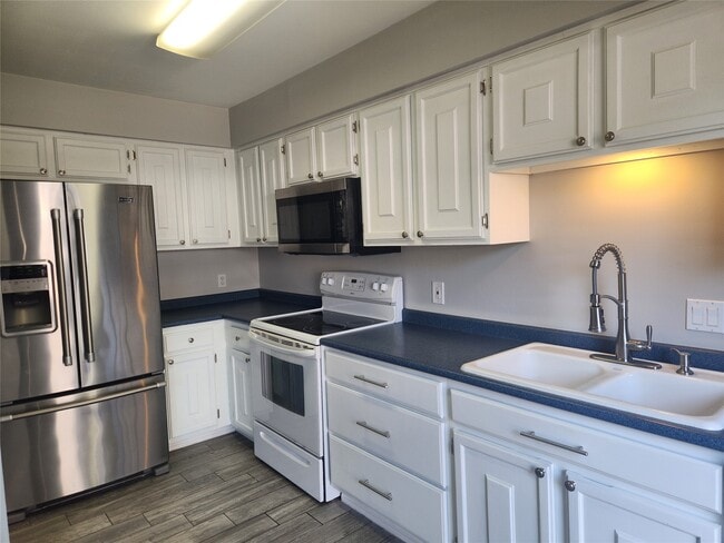 Building Photo - 10352 Longmont Dr