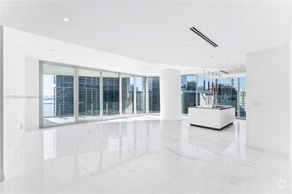 Building Photo - 300 Biscayne Blvd Way