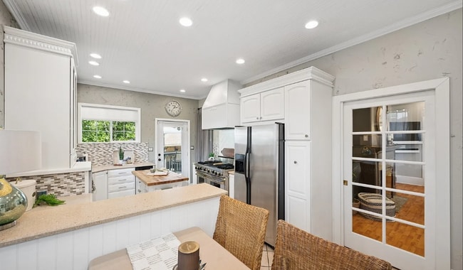 Building Photo - Charming updated 1920s 3BD 3BA