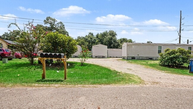 Building Photo - 25024 Twin Oaks Dr