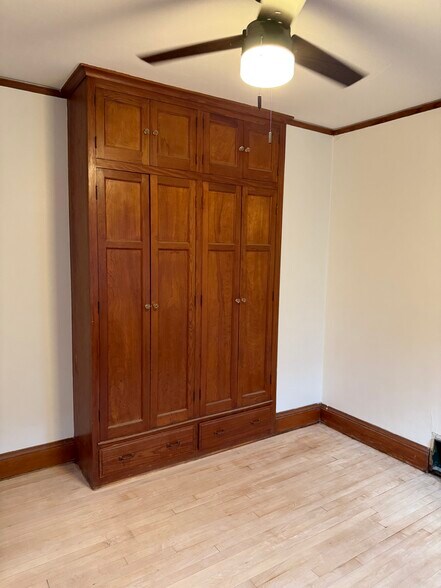 Building Photo - 332 E Schiller St