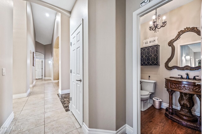 Building Photo - 1817 E Willow Tree Ct