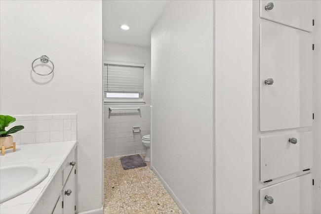 Building Photo - 722 Brock Dr