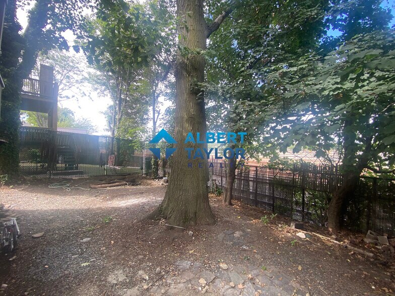 Building Photo - 18 Sawyer Ter