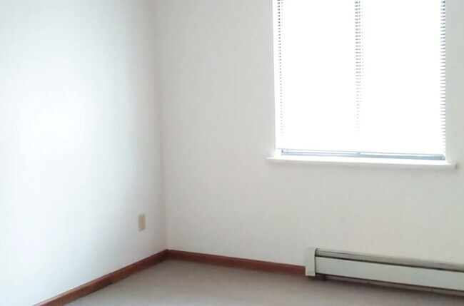 Building Photo - 100 W Mill Pond