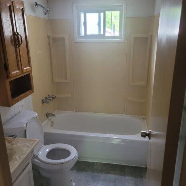 Building Photo - 7501 Lamphere- 3 Bed & 1 Bath FOR RENT