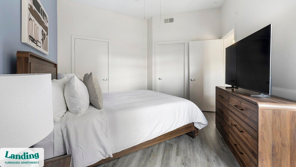 Building Photo - 810 W St Johns Ave