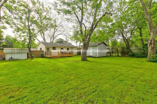 Building Photo - 1300 Bennett Dr