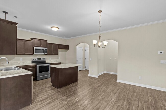 Building Photo - 405 Crestmont Ct