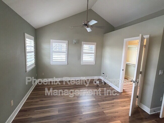 Building Photo - 454 N Finch Ave