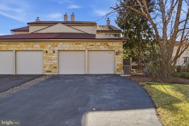 Building Photo - 42 Woodmont Dr