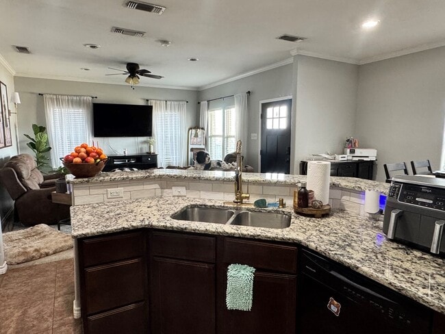 Building Photo - 405 NW 13th St