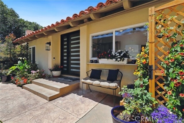 Building Photo - 2425 Vista Hogar