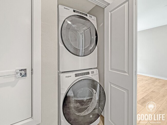 Building Photo - Stunning 2B/2BA Townhome in Mira Mesa for Rent!