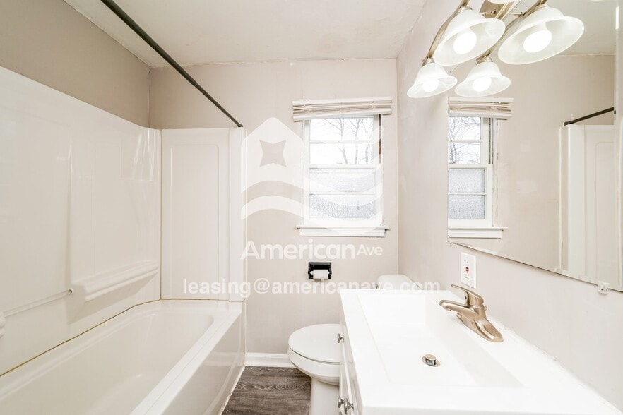 Building Photo - 85 Mc Ardle St