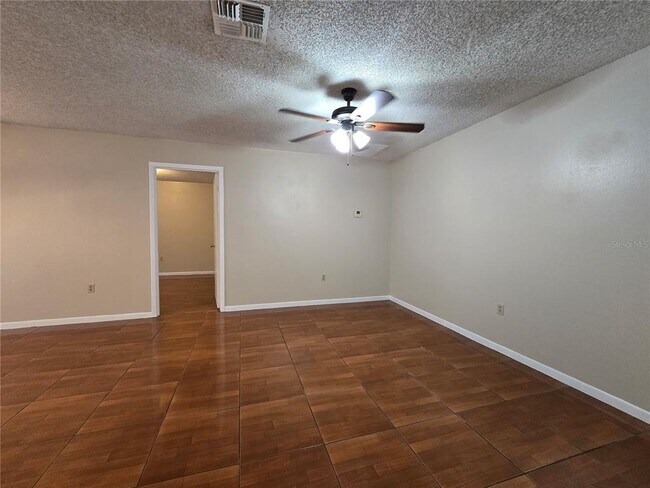 Building Photo - 308 W Crescent Dr