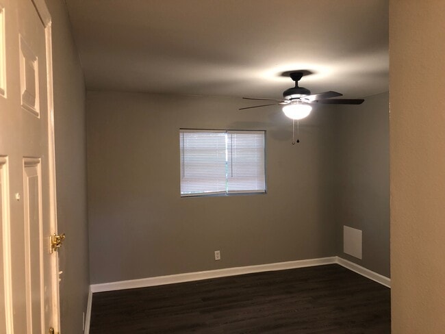 Building Photo - 574 Cooper St SW