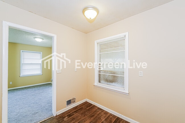 Building Photo - 2633 1st St NE