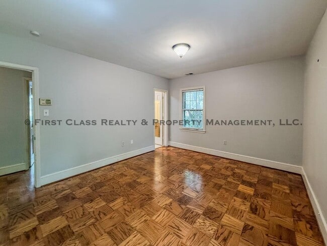 Building Photo - 500 Ashworth Rd