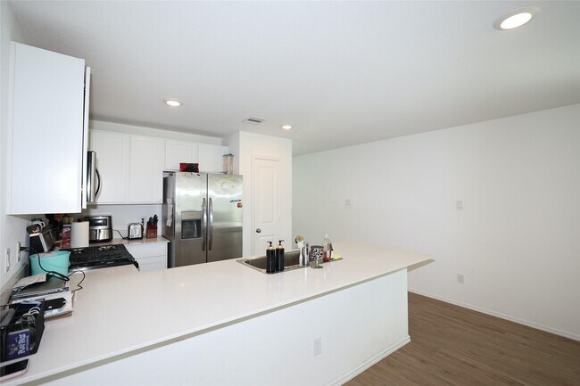 Building Photo - 7430 Clover Chase Dr