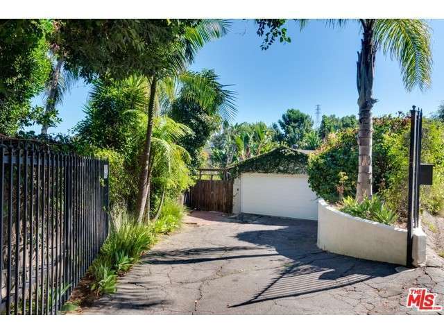 Primary Photo - 8618 Appian Way