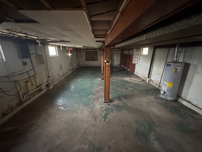 Building Photo - Updated 2-Bedroom Home with Spacious Layou...