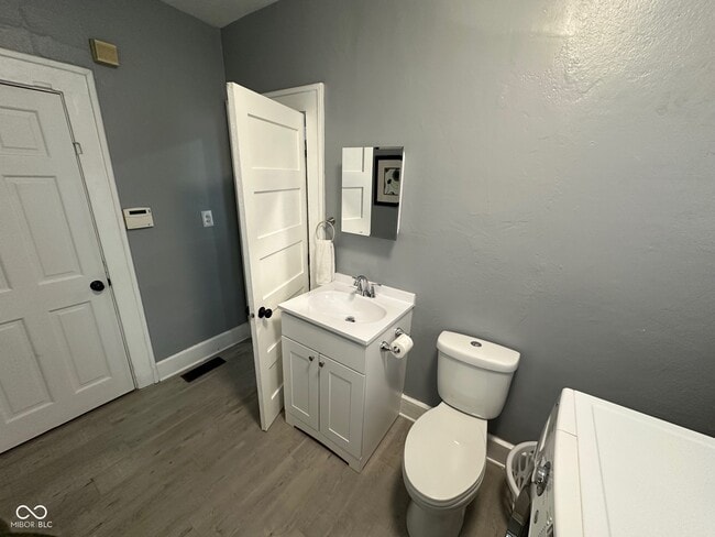 Building Photo - 4130 Rookwood Ave