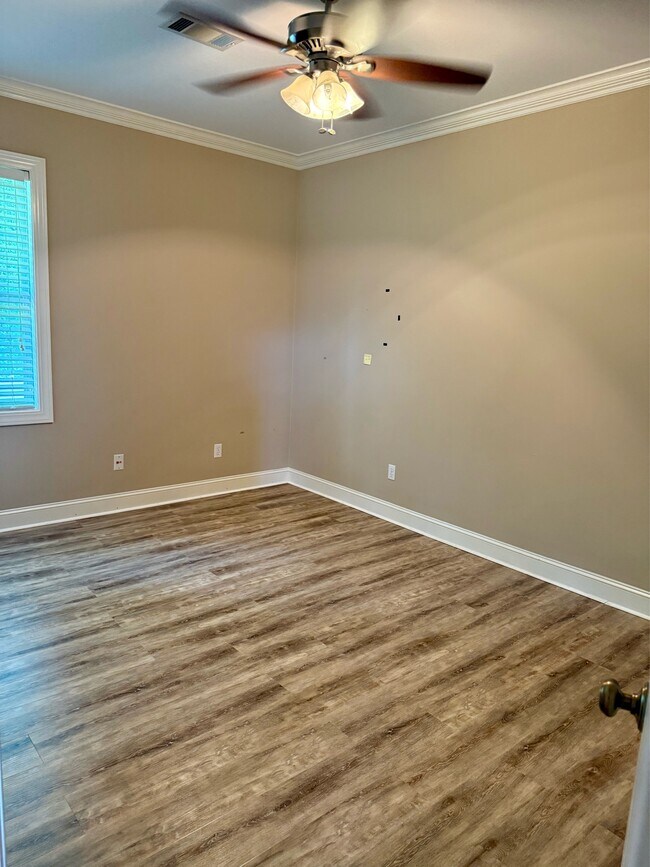 Building Photo - 364 Spring Hill Dr