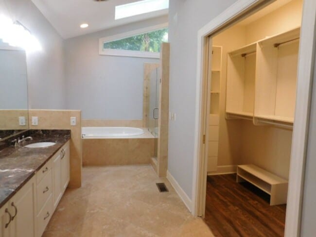 Building Photo - Expansive Unfurnished Spanish Wells Home Available for Rent