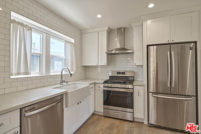 Building Photo - 2904 W 81st St