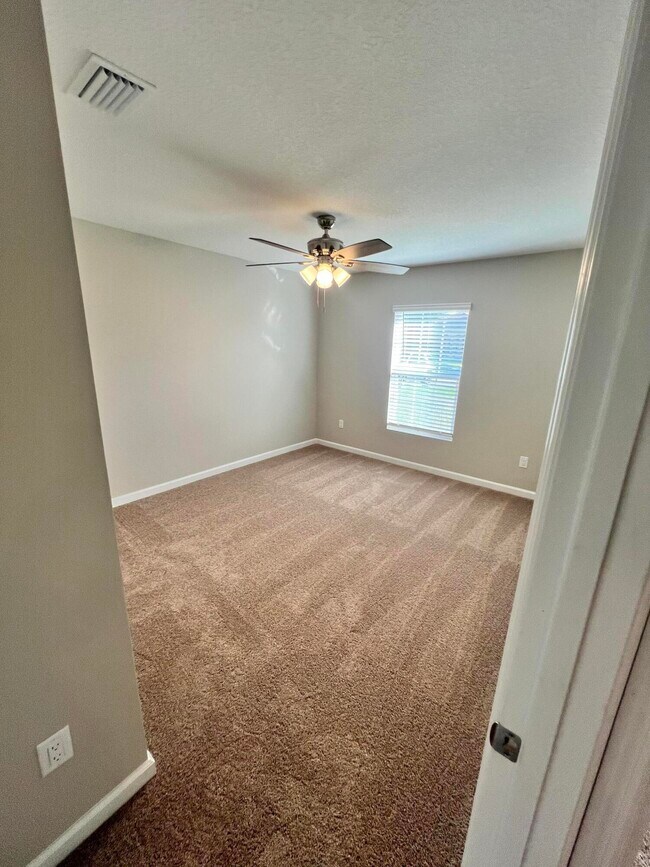 Building Photo - 5951 NW Baynard Dr