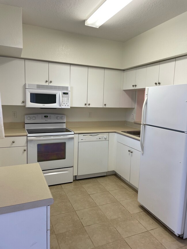 Building Photo - 8313 Bernwood Cove Loop