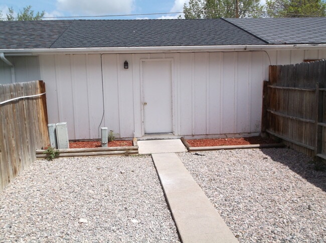 Building Photo - 4412 E 13th St