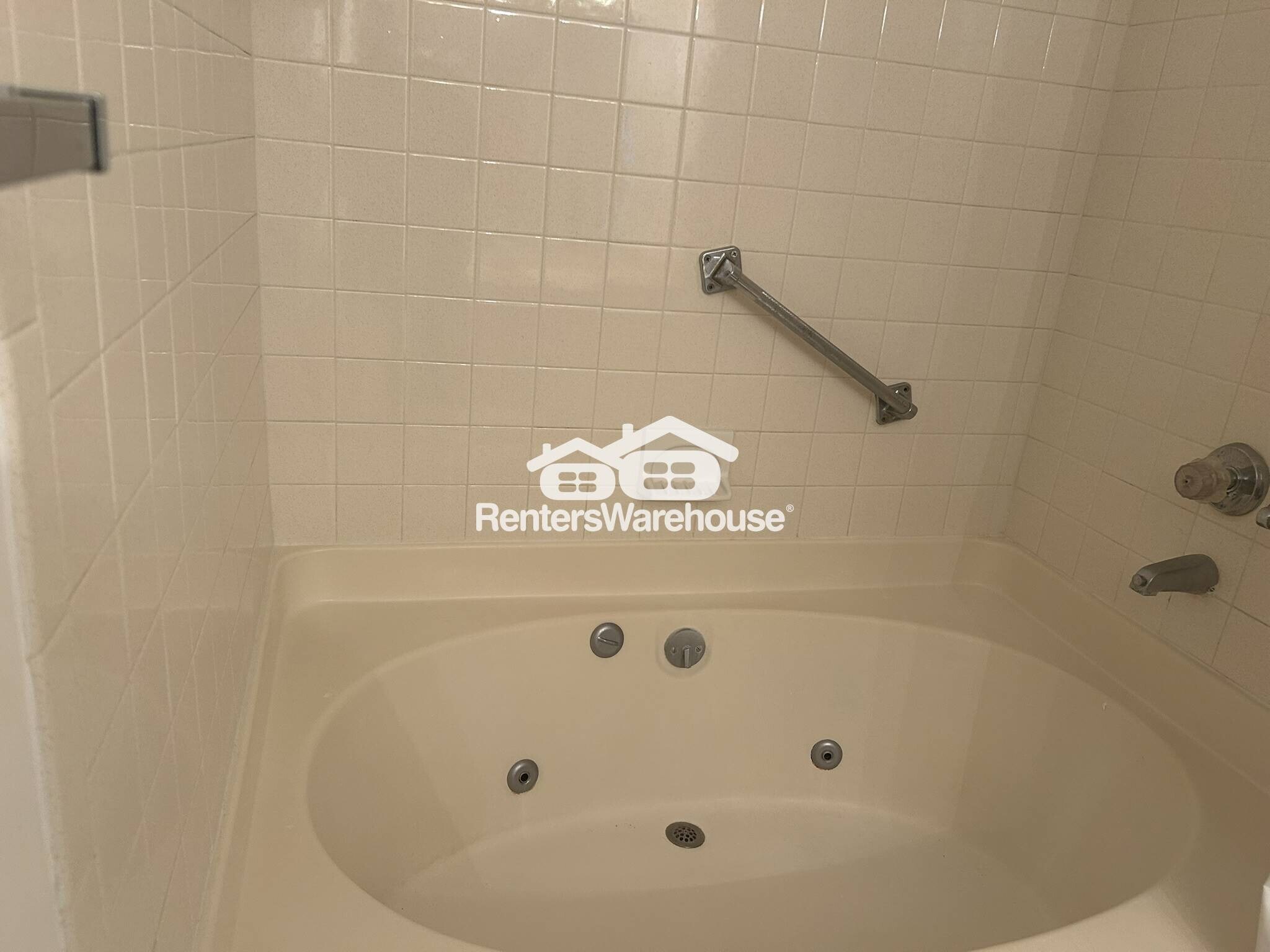 Building Photo - 1303 Gables Dr