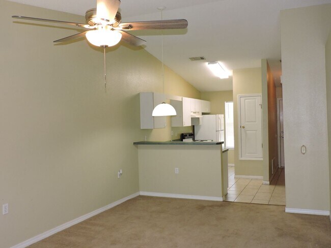 Building Photo - Great townhome in Northeast Pensacola!