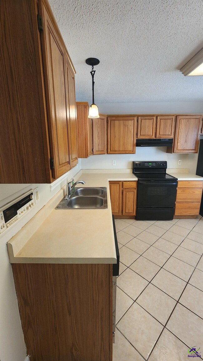 Building Photo - 45 Skyway Dr