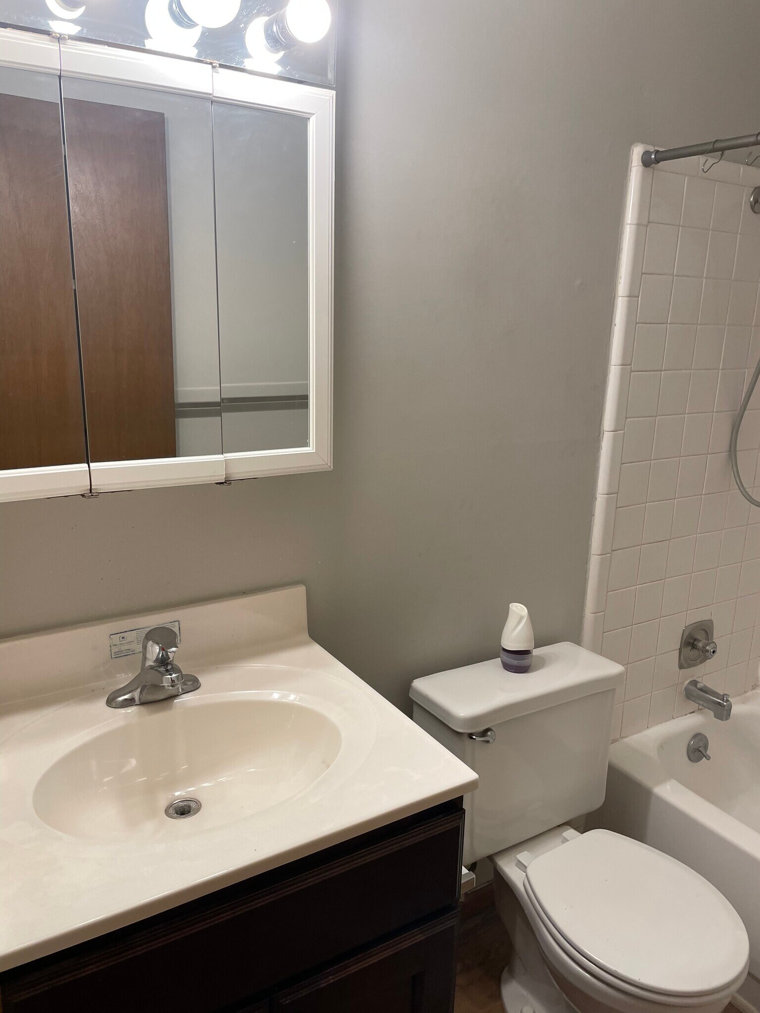 Bathroom - 4904 Greenway Ave