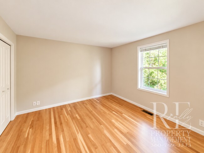Building Photo - 14444 Sunrise Drive NE