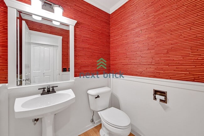 Building Photo - 3 BED & 2.5 BATH Town house FOR RENT