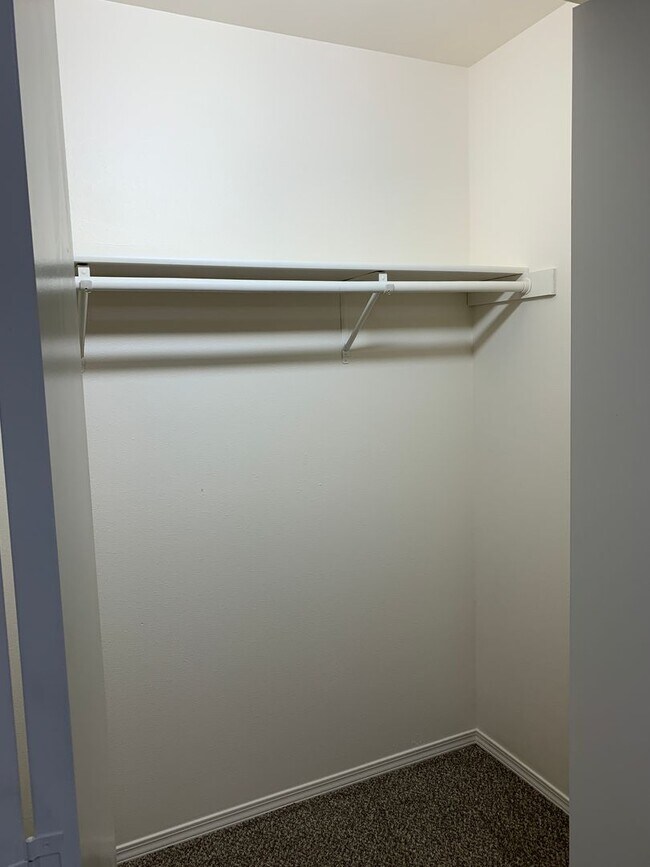 Building Photo - 3 Bdrm, 1 & 1/2 Ba | Muldoon & E 36th Ave area | ASK ABOUT HOLIDAY MOVE IN SPECIAL!!