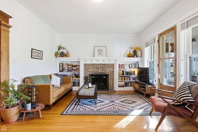 Building Photo - 5321 S Woodlawn Ave