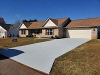 Building Photo - Maryville 37804 - 3 bedroom, 2 bedroom home - Call Karen Robertson (865) 454-7626