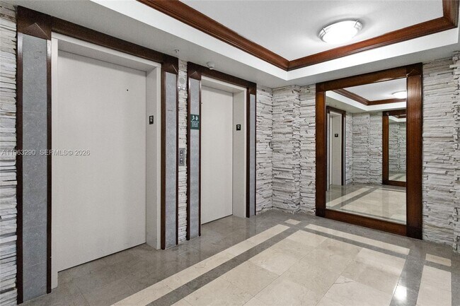 Building Photo - 1625 Kennedy Cswy