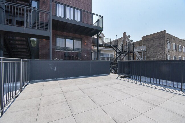 Building Photo - 3928 N Ashland Ave