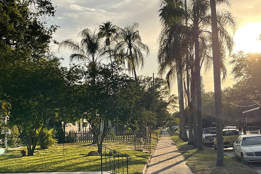 Take a walk through the peaceful neighborhood - 4520 Burlington Ave N